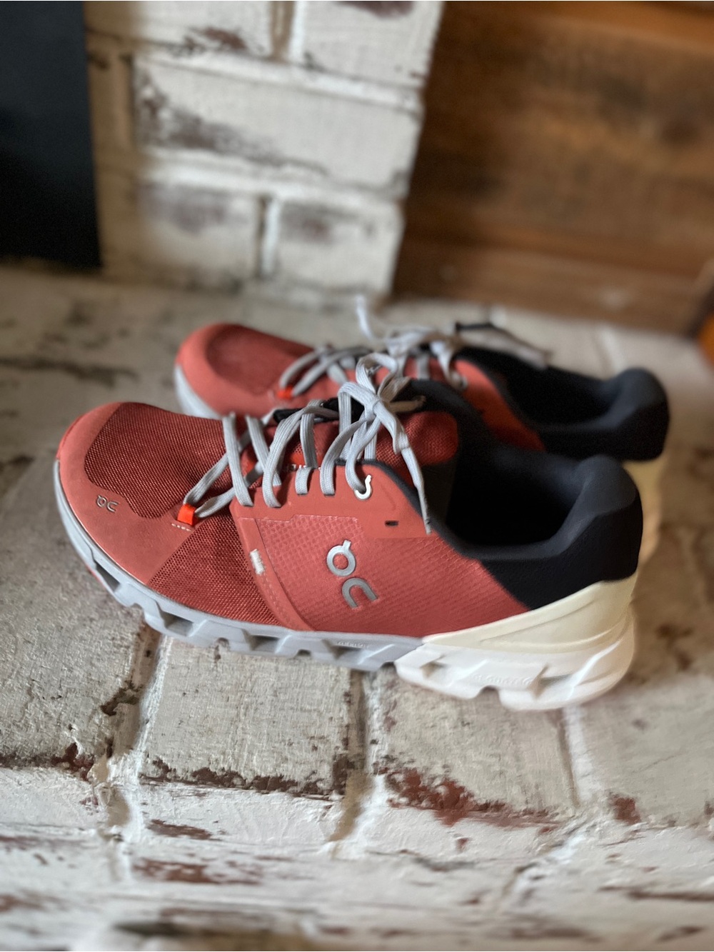 On Cloud Running Sneakers in Coral and Black Men's 9.5